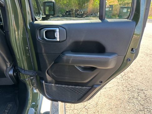 Certified 2022 Jeep Wrangler Unlimited Rubicon w/ Xtreme Recon 35" Tire Package AWD/4WD image 29