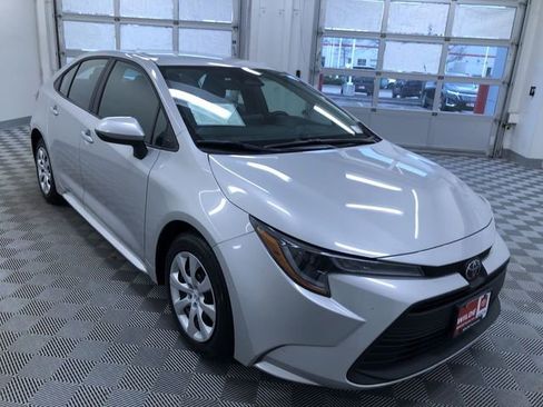 Used 2025 Toyota Corolla LE image 36