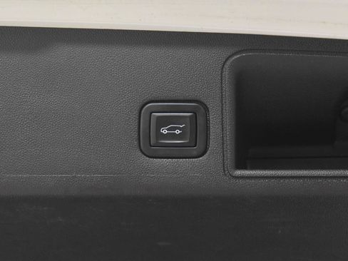 Used 2022 GMC Terrain SLE w/ Driver Convenience Package FWD image 28