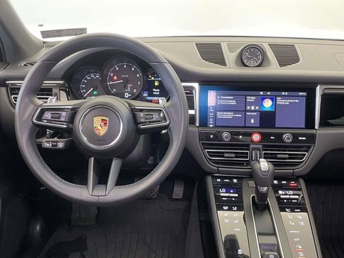 Certified 2025 Porsche Macan Base image 27