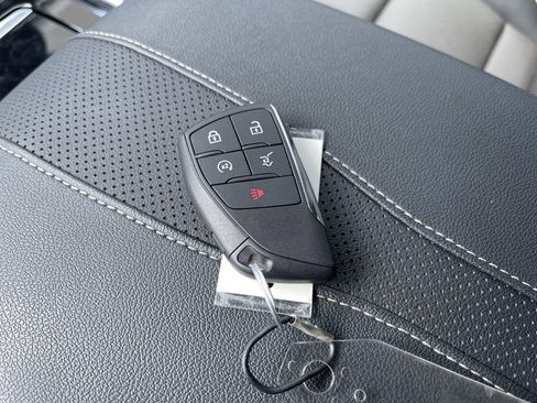 Used 2024 Chevrolet Traverse RS image 53