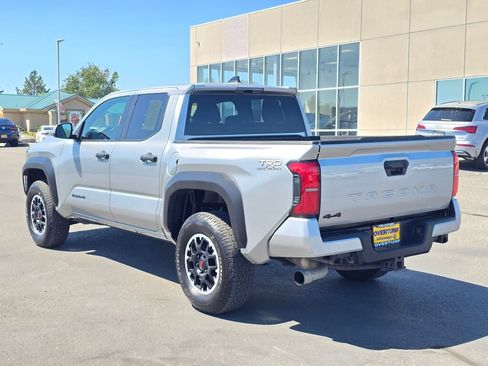 Used 2024 Toyota Tacoma TRD Off-Road AWD/4WD image 4