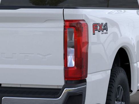 New 2025 Ford F250 XLT w/ FX4 Off-Road Package image 21