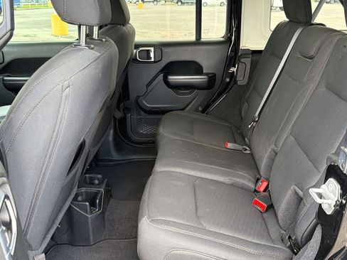 Used 2021 Jeep Wrangler Unlimited Sport AWD/4WD image 19
