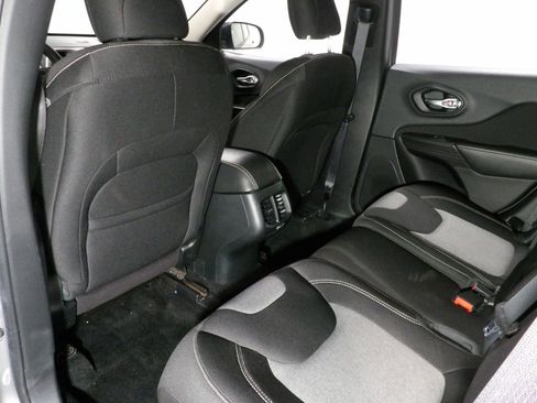 Used 2015 Jeep Cherokee Sport image 11