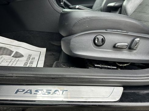 Used 2015 Volkswagen Passat 1.8T SEL Premium image 19