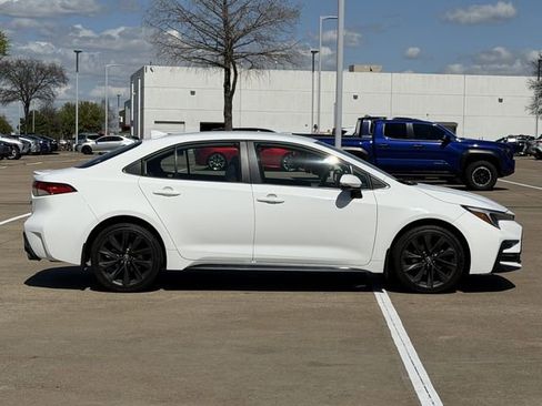 Used 2024 Toyota Corolla SE image 3