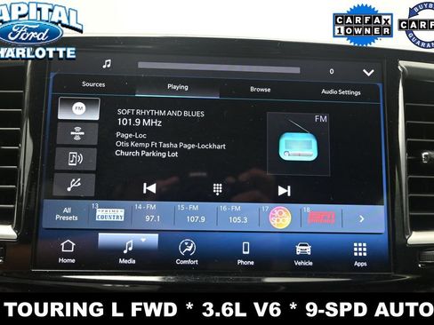 Used 2024 Chrysler Pacifica Touring-L FWD image 16