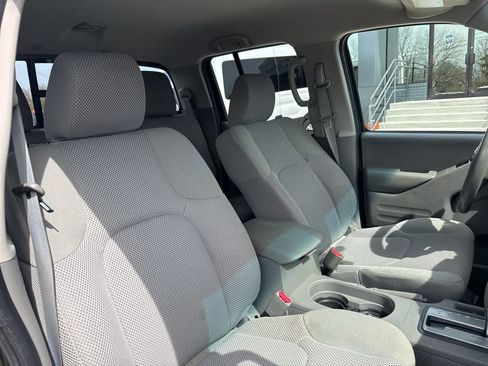 Used 2017 Nissan Frontier SV image 17