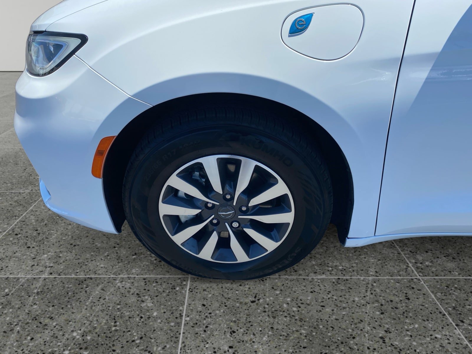 Used 2022 Chrysler Pacifica Touring-L FWD image 14