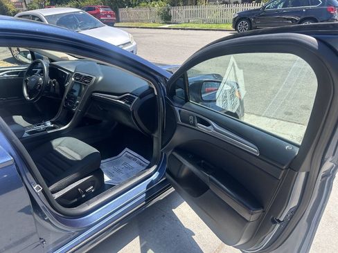 Used 2019 Ford Fusion SE FWD image 18