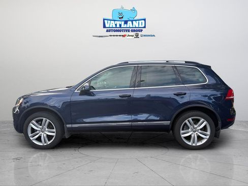 Used 2014 Volkswagen Touareg Sport AWD/4WD image 2
