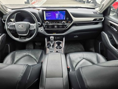 Used 2023 Toyota Highlander Limited AWD/4WD image 19
