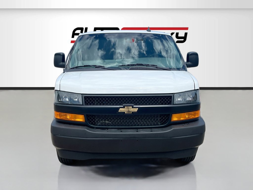 Used 2025 Chevrolet Express 3500 Extended w/ Driver Convenience Package RWD image 2