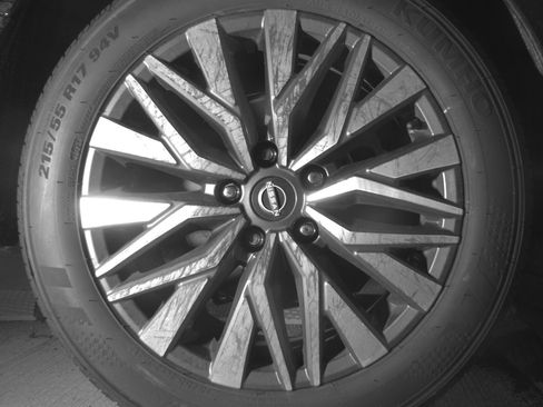 Used 2025 Nissan Altima 2.5 SV image 15