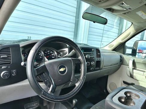 Used 2014 Chevrolet Silverado 2500 W/T AWD/4WD image 10