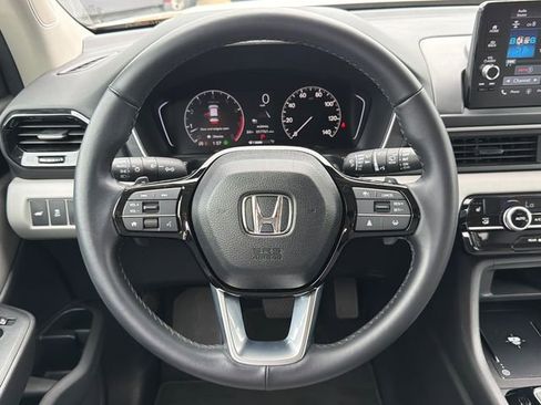 Used 2025 Honda Pilot EX-L image 24