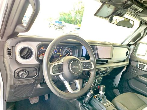 Used 2024 Jeep Wrangler Unlimited Sahara AWD/4WD image 12