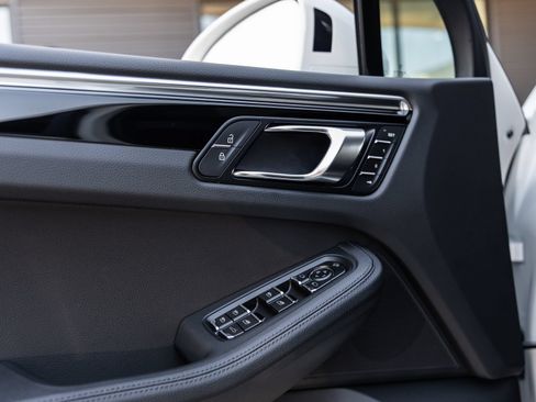 Certified 2026 Porsche Macan AWD/4WD image 22