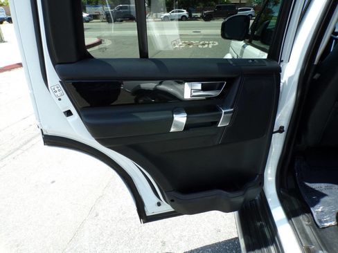 Used 2016 Land Rover LR4 HSE image 19