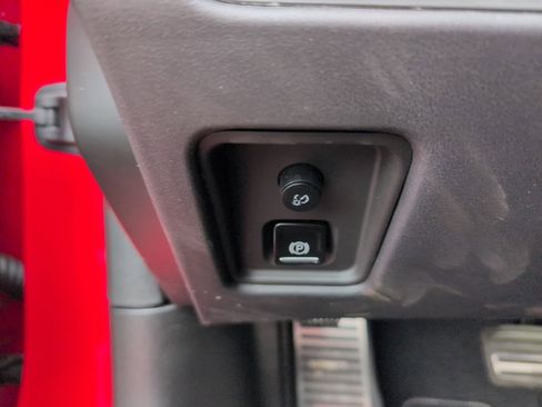 Used 2021 Chevrolet Corvette Stingray Coupe w/ Z51 Performance Package image 17