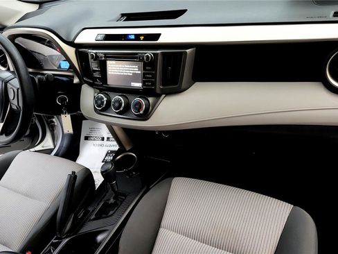 Used 2015 Toyota RAV4 LE image 28