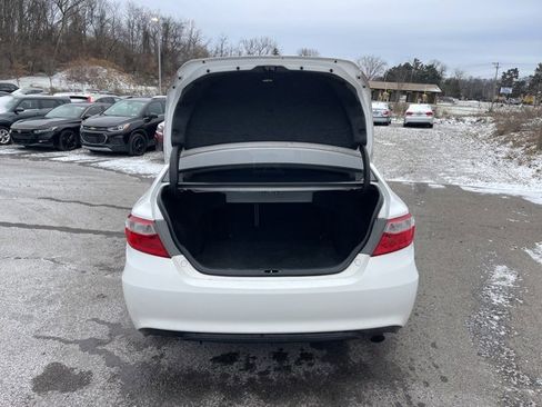 Used 2016 Toyota Camry SE image 10