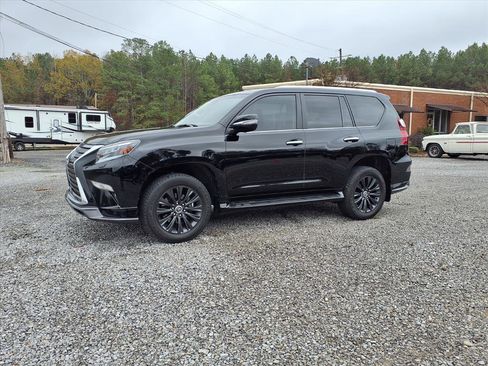 Used 2022 Lexus GX 460 Premium w/ Accessory Package image 2