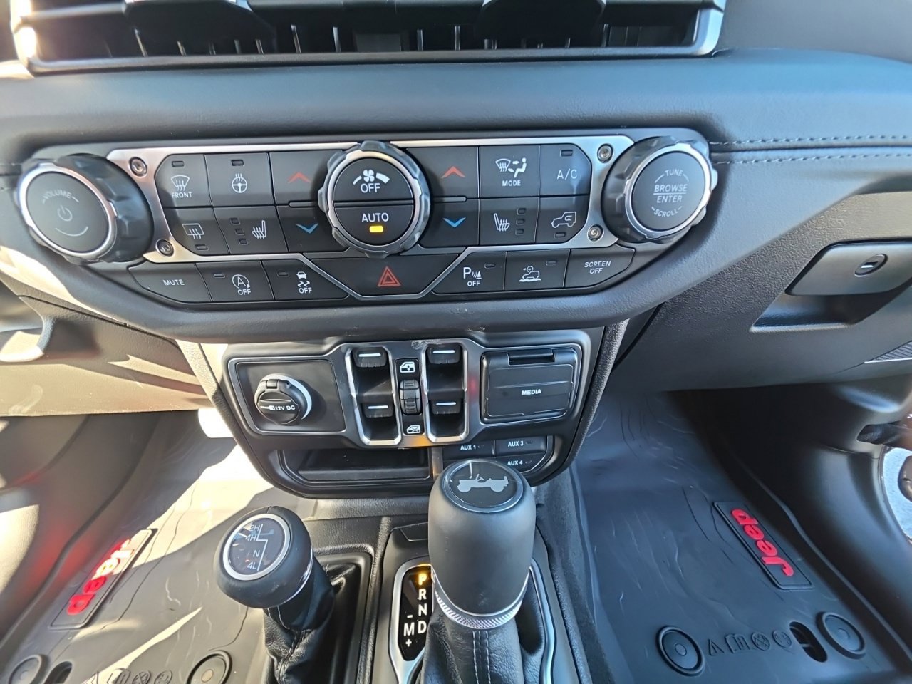 New 2026 Jeep Wrangler Unlimited Sahara AWD/4WD image 18