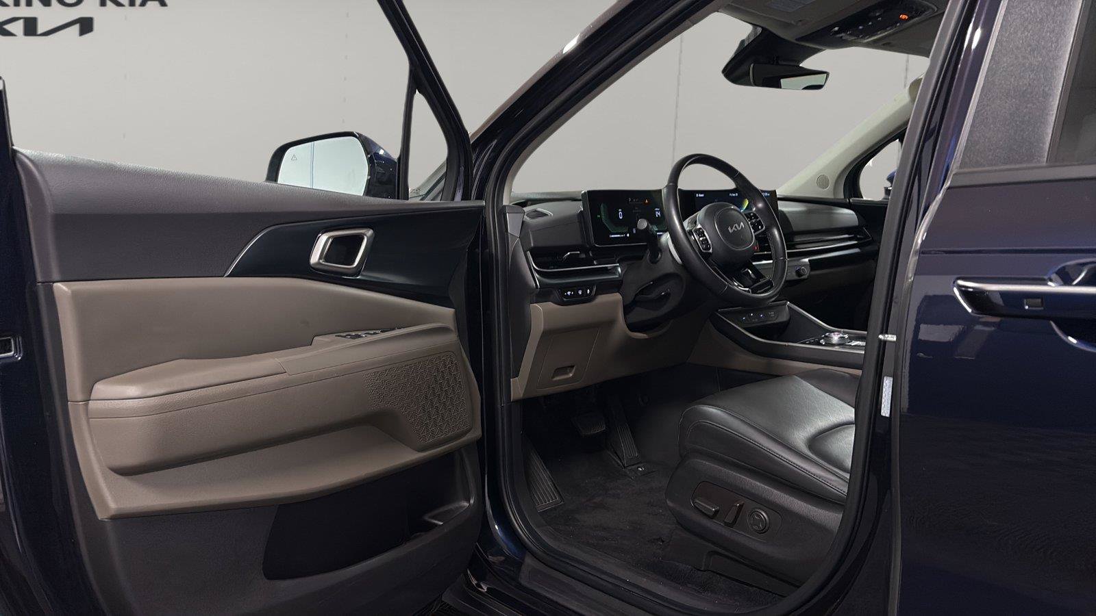 Used 2026 Kia Carnival LXS FWD image 24