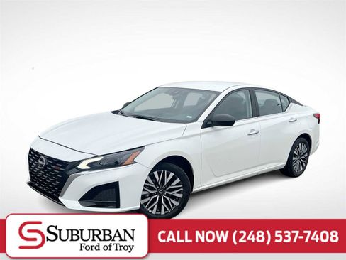 Used 2025 Nissan Altima 2.5 SV image 1