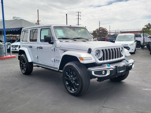 Used 2024 Jeep Wrangler Unlimited Sahara AWD/4WD image 27