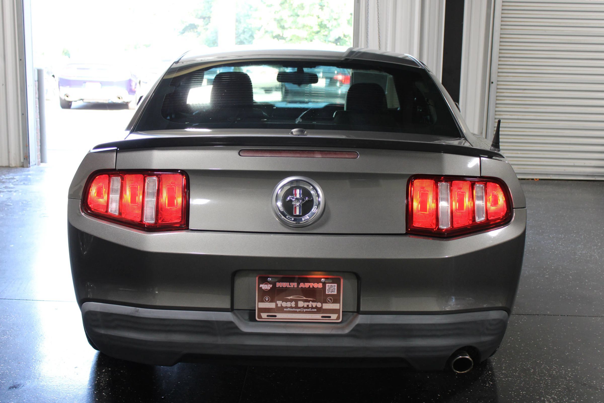 Used 2010 Ford Mustang Coupe RWD image 4