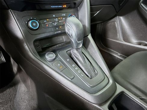 Used 2017 Ford Focus SE w/ Cold Weather Package image 17