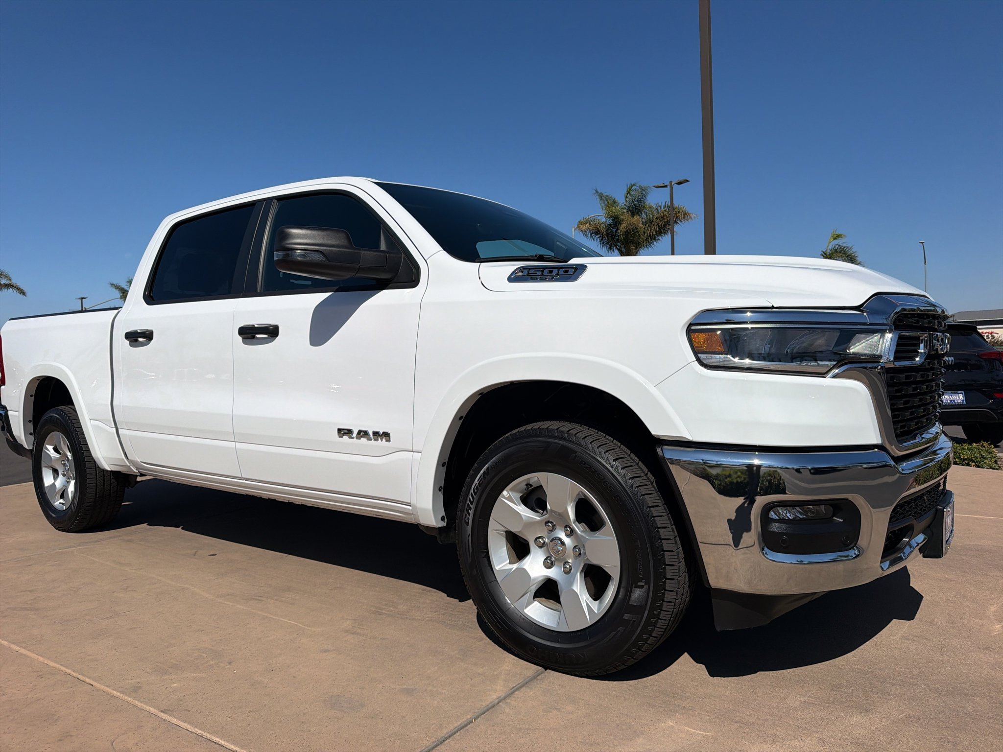 Used 2025 RAM 1500 Big Horn AWD/4WD image 3