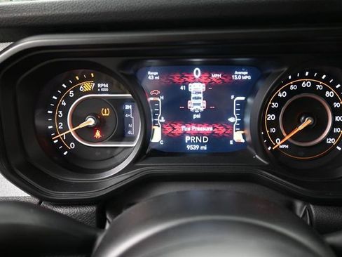 Used 2024 Jeep Wrangler Willys image 9