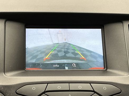 Used 2018 Ford Edge SE image 5