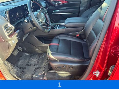 Used 2024 Chevrolet Traverse RS image 9