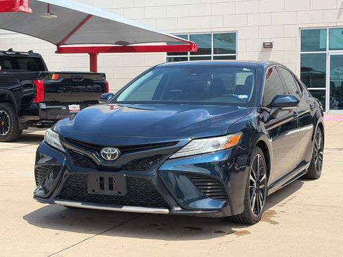 Used 2019 Toyota Camry XSE FWD image 4