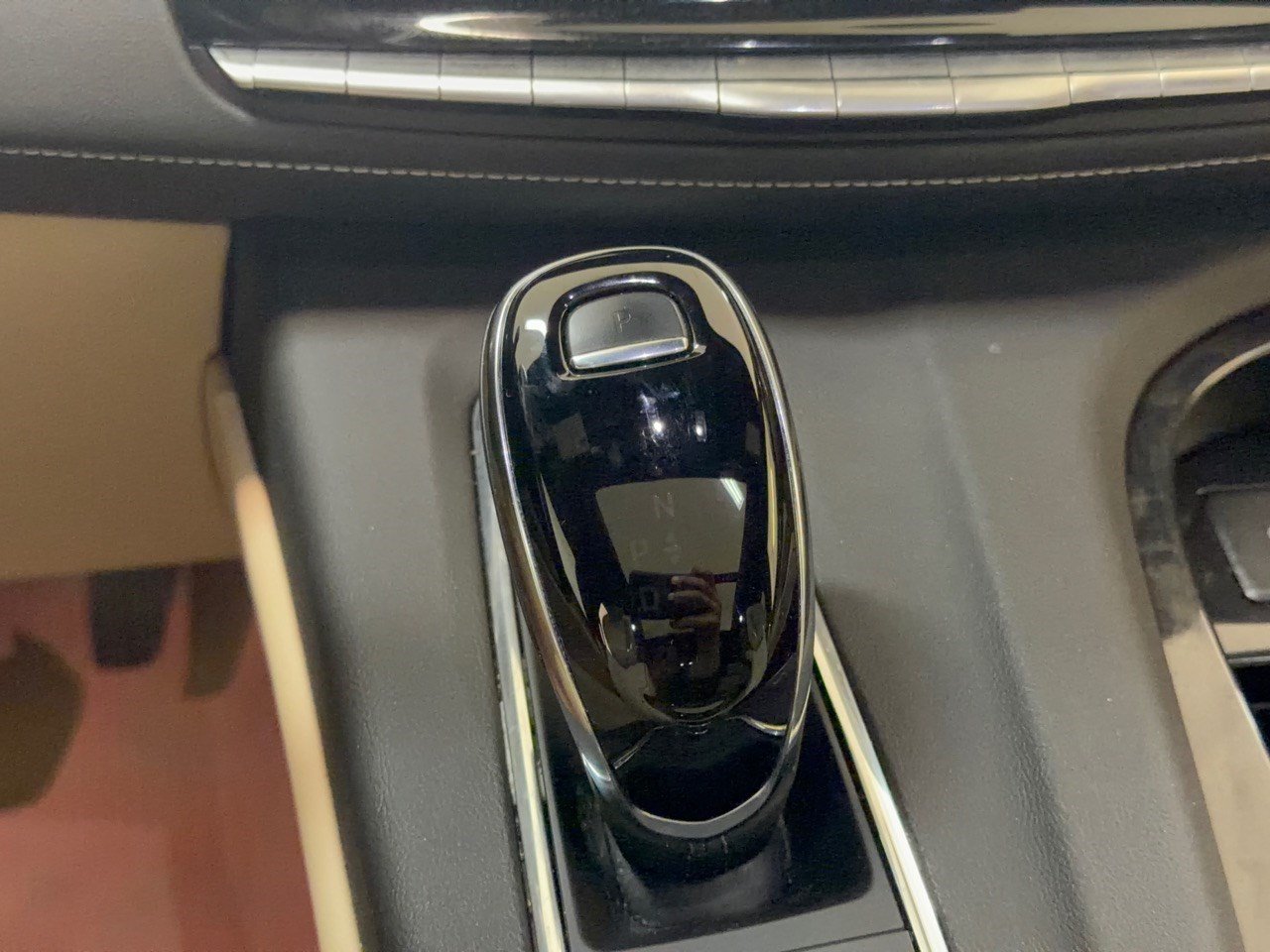 Used 2023 Cadillac Escalade ESV Premium Luxury w/ LPO, Floor Liner Package AWD/4WD image 21