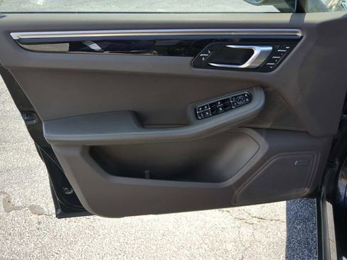 Used 2017 Porsche Macan image 11