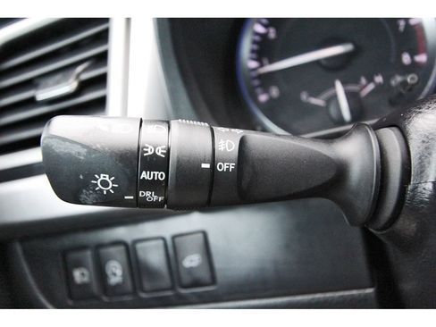Used 2017 Toyota Highlander XLE FWD image 17