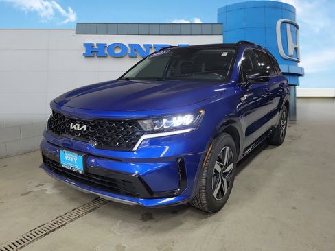 Used 2023 Kia Sorento S image 2