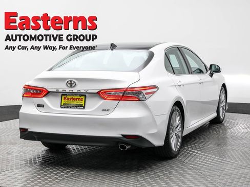 Used 2019 Toyota Camry XLE image 5