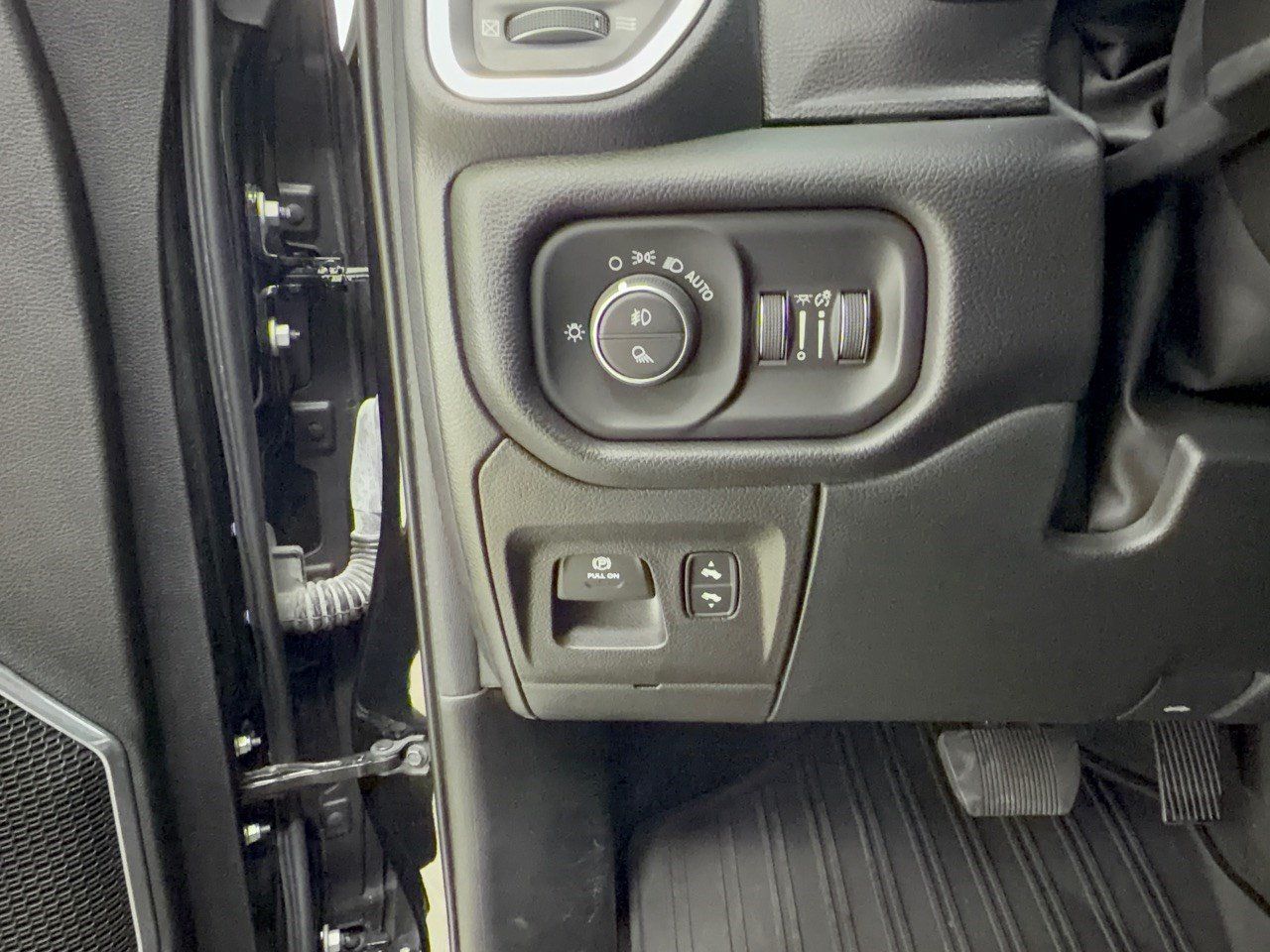 Used 2022 RAM 1500 Laramie RWD image 31