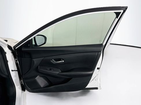 Used 2024 Nissan Sentra SV FWD image 29