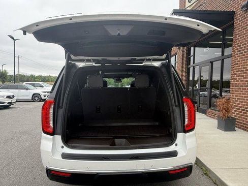 Used 2023 GMC Yukon XL SLT w/ SLT Premium Package AWD/4WD image 13