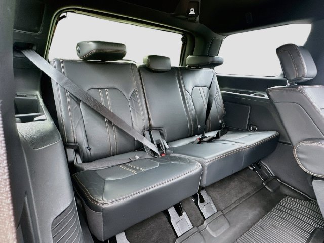 Used 2023 Ford Expedition Platinum AWD/4WD image 29