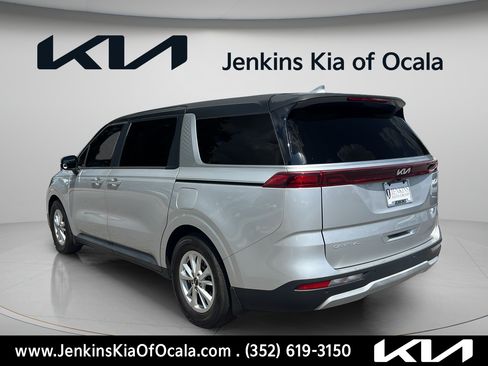 Used 2023 Kia Carnival LX FWD image 5