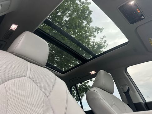 Used 2025 Toyota Grand Highlander AWD image 18